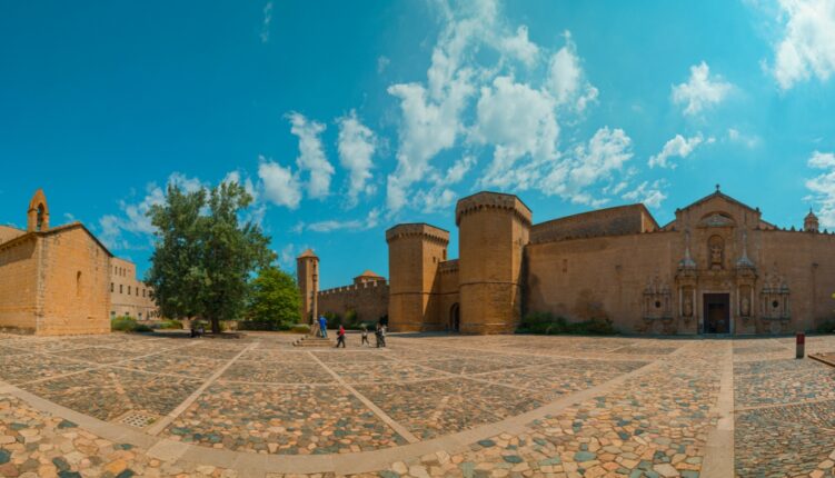 “Familia explorando la Costa Dorada – Excursiones desde Salou y Cambrils”