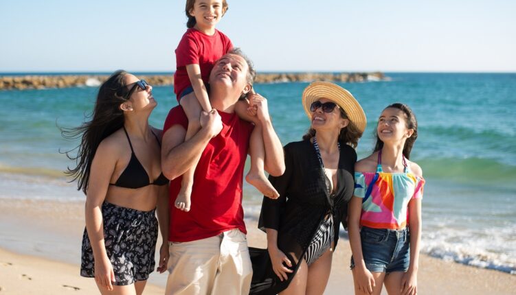 Qué buscan las familias que repiten en la Costa Dorada: análisis de comportamiento real